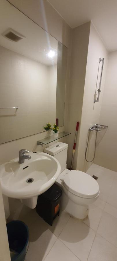 Jn Condotel The Azure Urban Resort Residences Paranaque City Εξωτερικό φωτογραφία